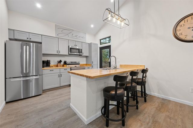 71 White Oak Street, Point Blank, TX 77364