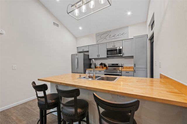 71 White Oak Street, Point Blank, TX 77364