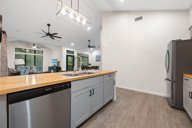 71 White Oak Street, Point Blank, TX 77364