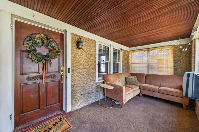 658 Nebraska Avenue E, Saint Paul, MN 55106