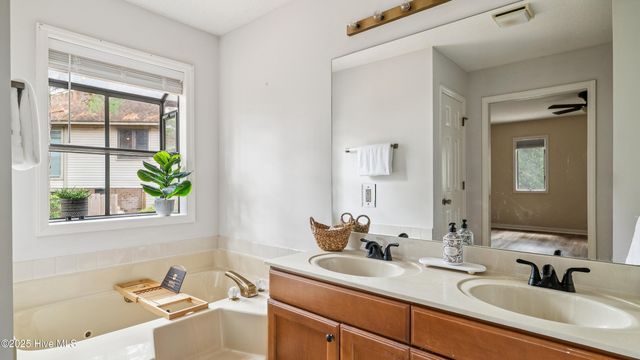 107 Pinnacle Court, West End, NC 27376