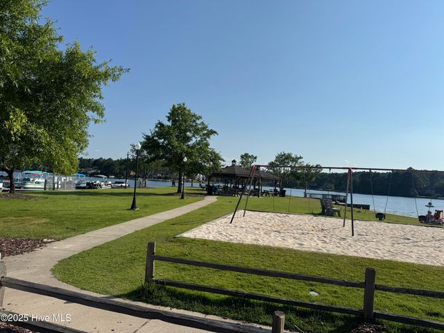 107 Pinnacle Court, West End, NC 27376