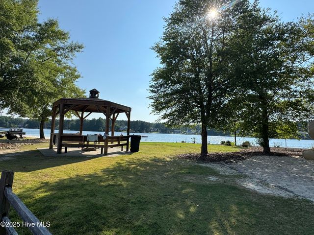 107 Pinnacle Court, West End, NC 27376