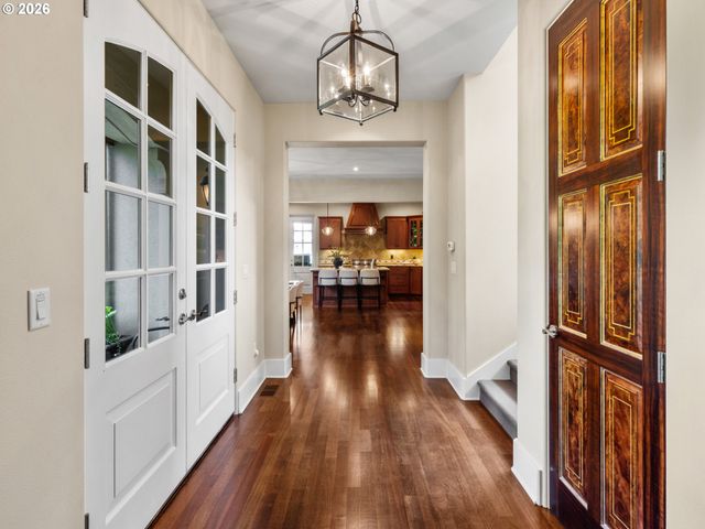 752 E Ave, Lake Oswego, OR 97034