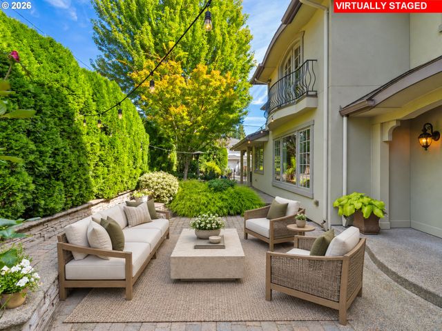 752 E Ave, Lake Oswego, OR 97034