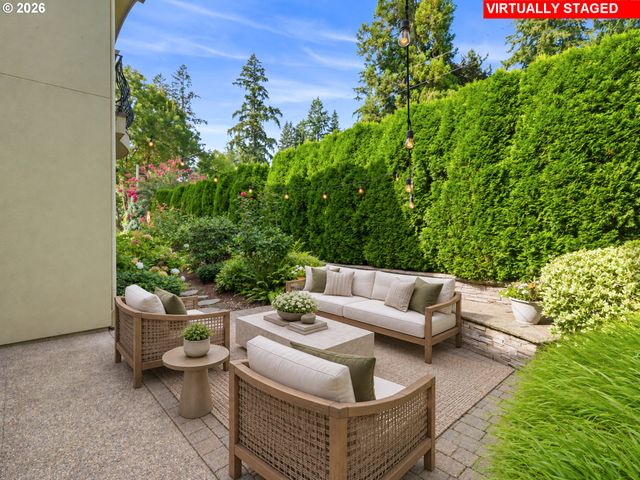 752 E Ave, Lake Oswego, OR 97034