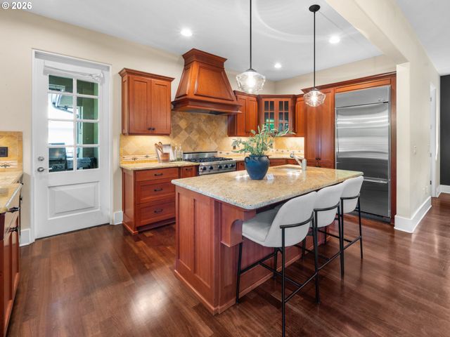 752 E Ave, Lake Oswego, OR 97034