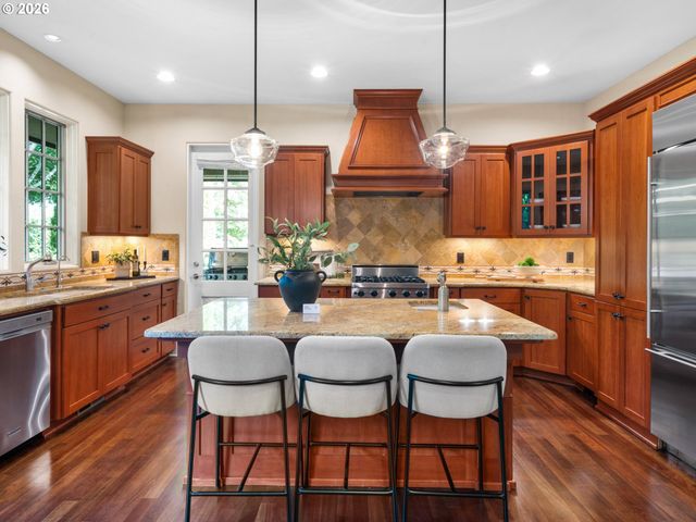 752 E Ave, Lake Oswego, OR 97034