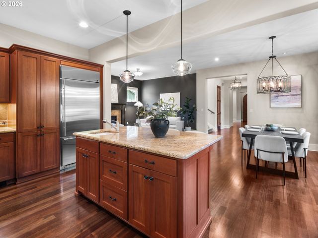 752 E Ave, Lake Oswego, OR 97034