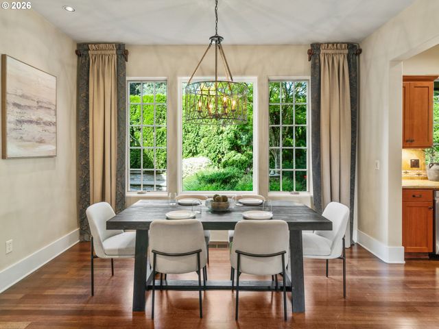 752 E Ave, Lake Oswego, OR 97034