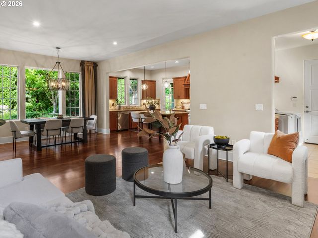 752 E Ave, Lake Oswego, OR 97034