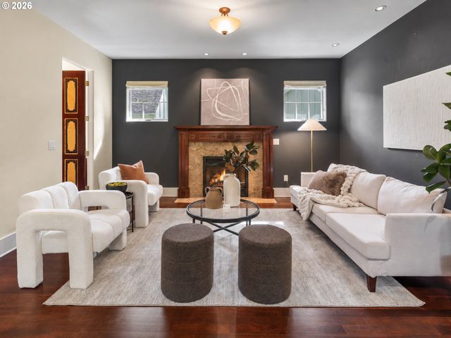 752 E Ave, Lake Oswego, OR 97034