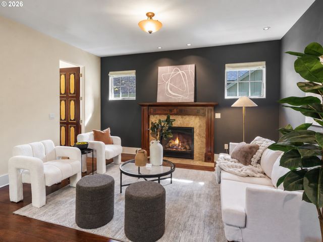 752 E Ave, Lake Oswego, OR 97034