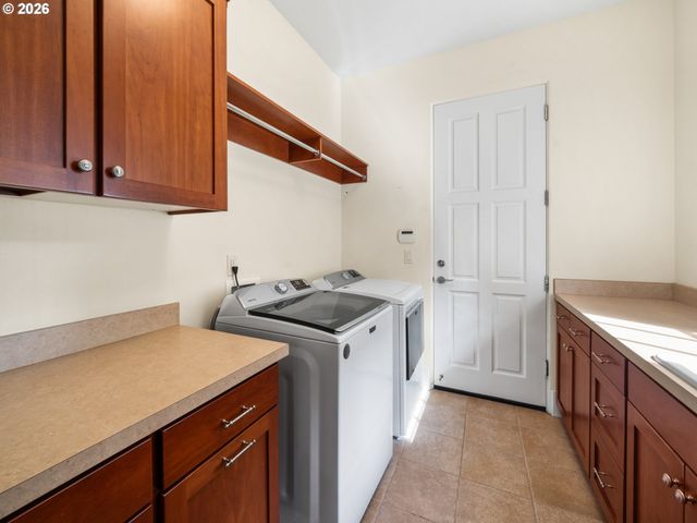 752 E Ave, Lake Oswego, OR 97034