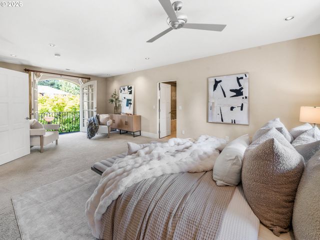 752 E Ave, Lake Oswego, OR 97034