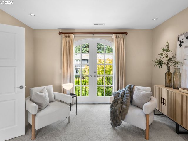 752 E Ave, Lake Oswego, OR 97034