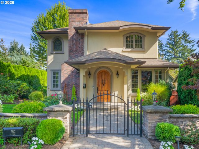 752 E Ave, Lake Oswego, OR 97034
