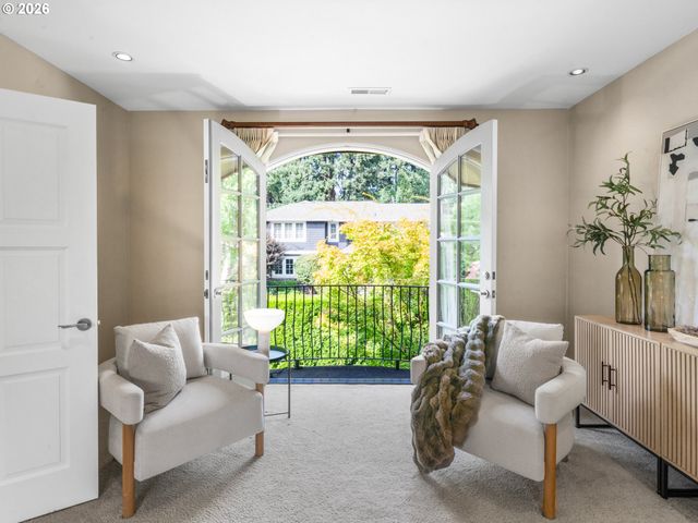 752 E Ave, Lake Oswego, OR 97034