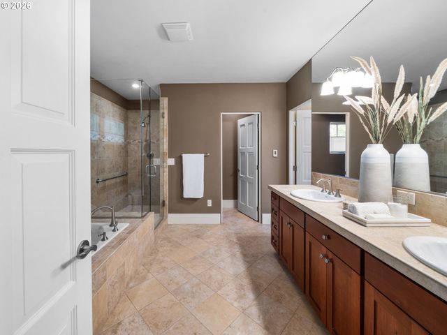 752 E Ave, Lake Oswego, OR 97034