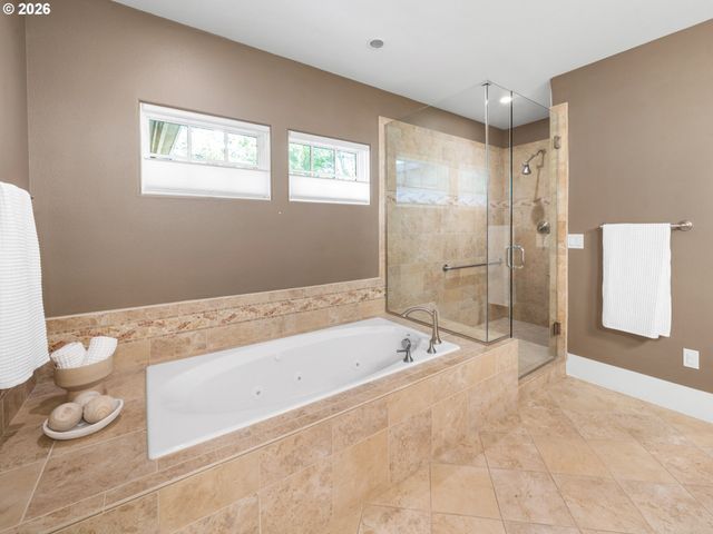 752 E Ave, Lake Oswego, OR 97034
