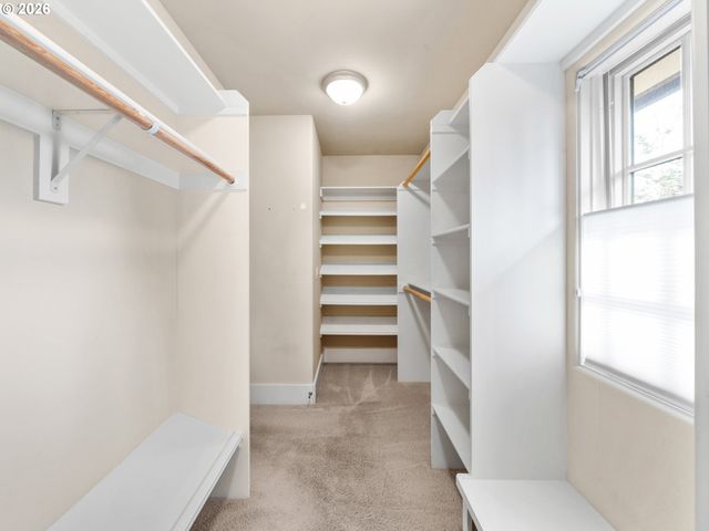 752 E Ave, Lake Oswego, OR 97034