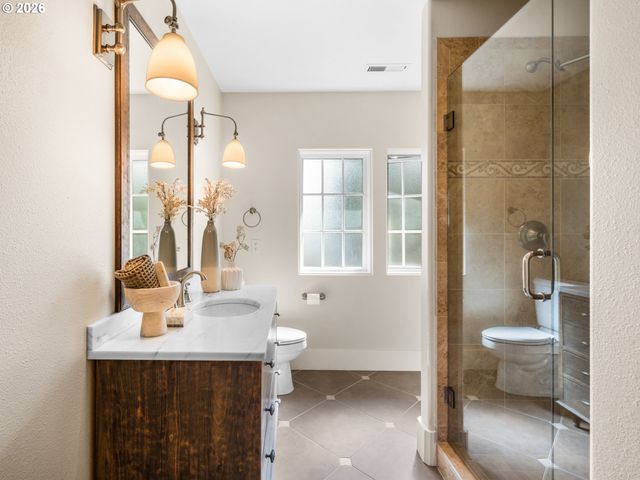 752 E Ave, Lake Oswego, OR 97034