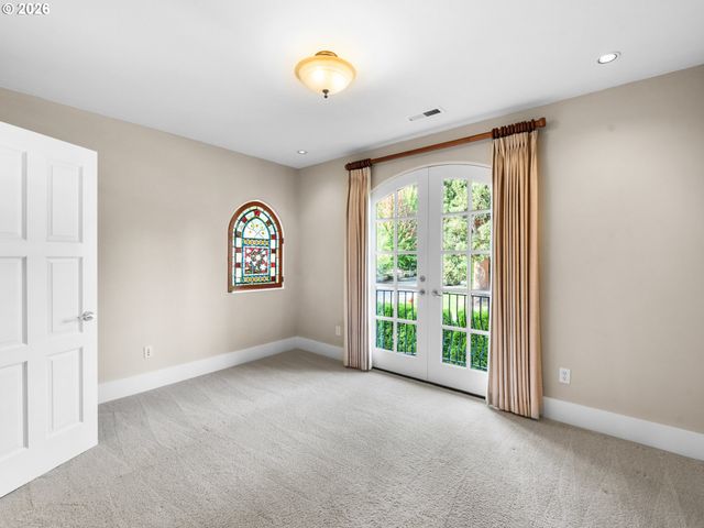 752 E Ave, Lake Oswego, OR 97034