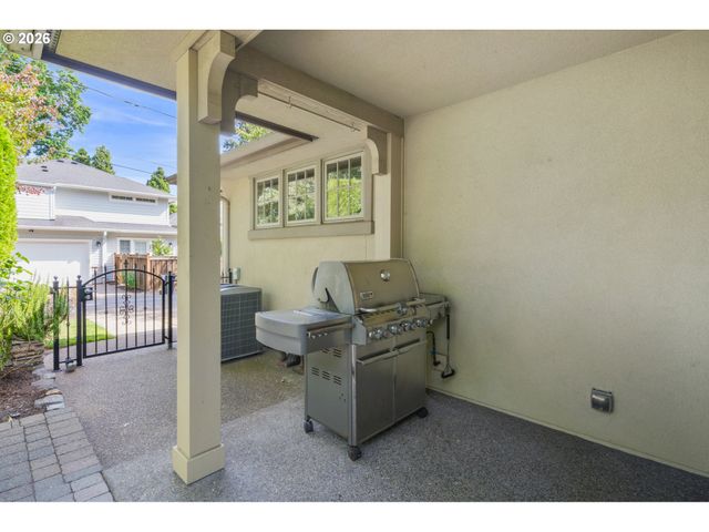 752 E Ave, Lake Oswego, OR 97034