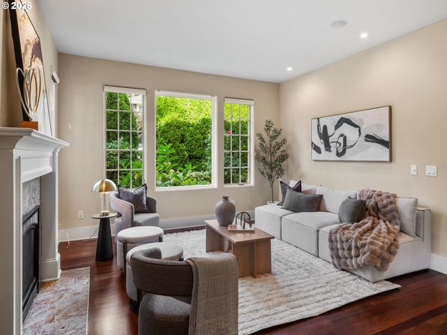 752 E Ave, Lake Oswego, OR 97034