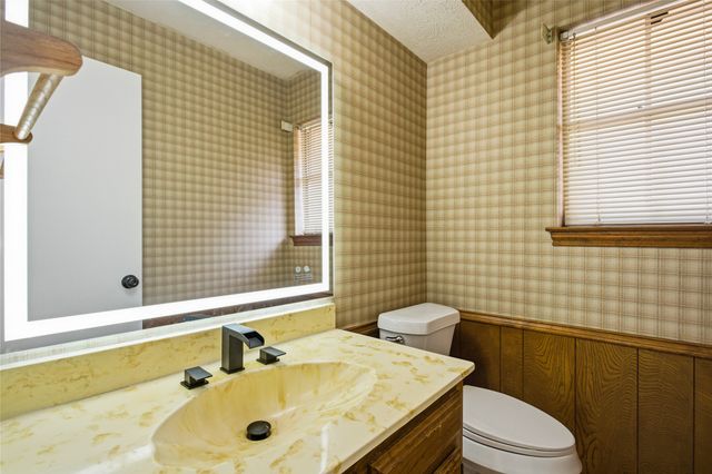 2012 Cross Bend Road, Plano, TX 75023