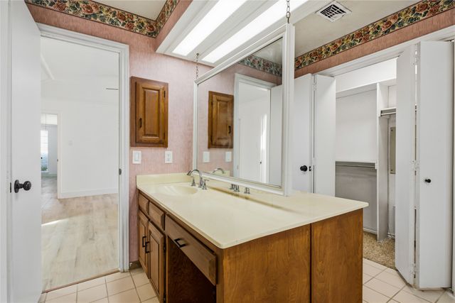 2012 Cross Bend Road, Plano, TX 75023