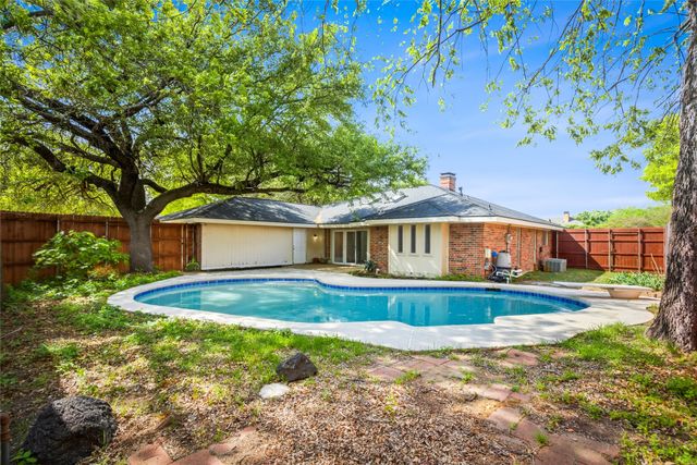 2012 Cross Bend Road, Plano, TX 75023