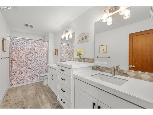 14985 Se NORTHERN HEIGHTS Dr, Happy Valley, OR 97086