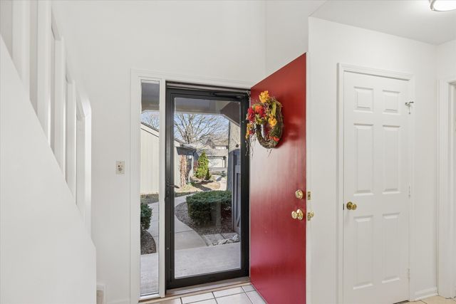 404 Shoreline Road 298, Lake Barrington, IL 60010