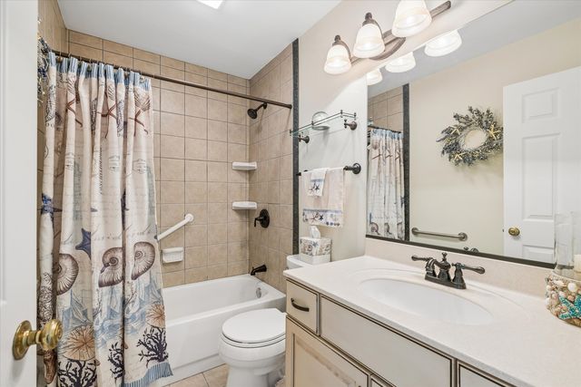 404 Shoreline Road 298, Lake Barrington, IL 60010