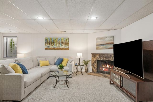 404 Shoreline Road 298, Lake Barrington, IL 60010