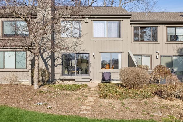 404 Shoreline Road 298, Lake Barrington, IL 60010