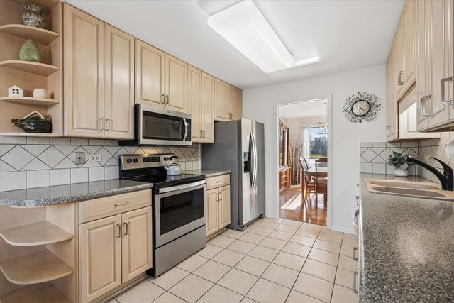 404 Shoreline Road 298, Lake Barrington, IL 60010