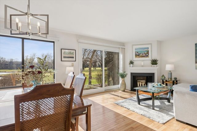 404 Shoreline Road 298, Lake Barrington, IL 60010