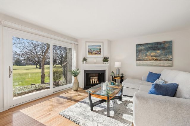 404 Shoreline Road 298, Lake Barrington, IL 60010