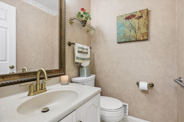 404 Shoreline Road 298, Lake Barrington, IL 60010