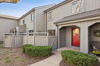 404 Shoreline Road 298, Lake Barrington, IL 60010