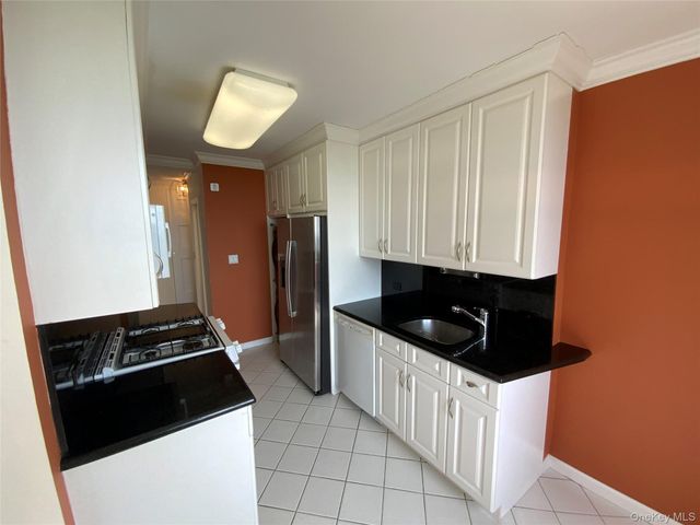 27010 Grand Central Parkway 28N, Floral Park, NY 11005