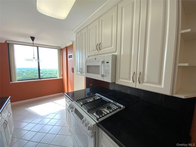 27010 Grand Central Parkway 28N, Floral Park, NY 11005