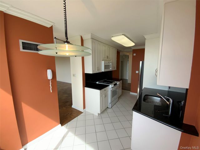 27010 Grand Central Parkway 28N, Floral Park, NY 11005