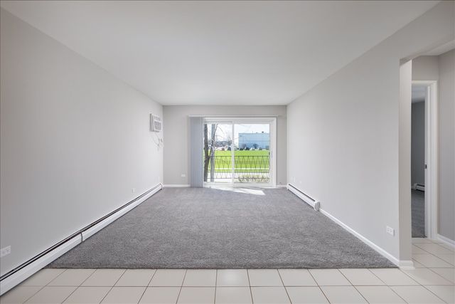 5740 East Avenue 2F, Countryside, IL 60525