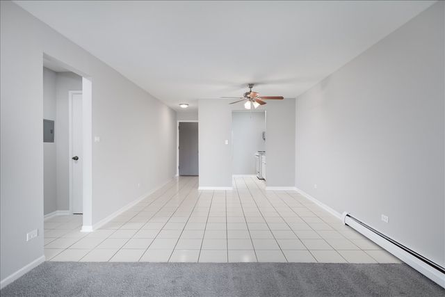 5740 East Avenue 2F, Countryside, IL 60525