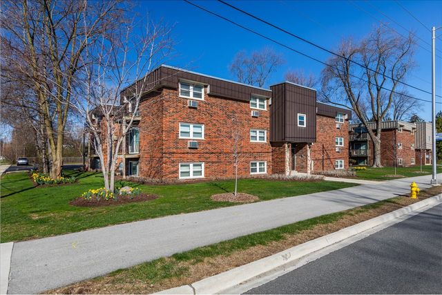 5740 East Avenue 2F, Countryside, IL 60525