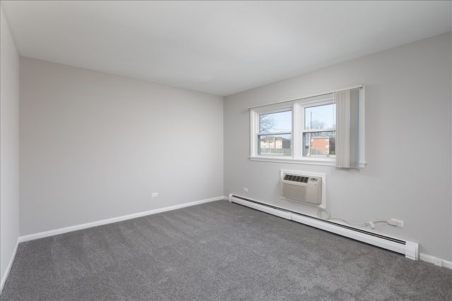 5740 East Avenue 2F, Countryside, IL 60525