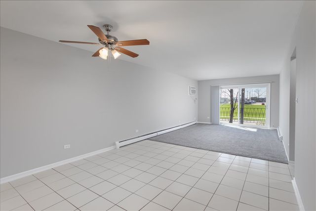 5740 East Avenue 2F, Countryside, IL 60525